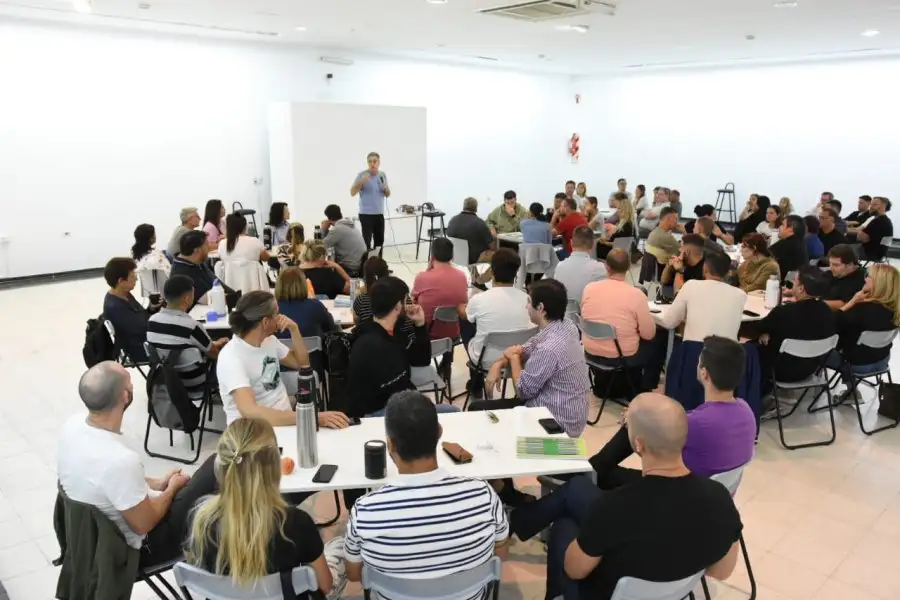“¿Por qué estamos acá?” preguntó el Intendente en la apertura del encuentro.