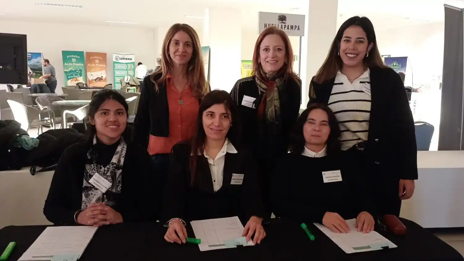 Alumnas de Comercio Exterior y Comercialización presentes en la ronda de negocios