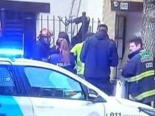Quiso ingresar a su casa por el balcón y terminó clavado en la reja del vecino
