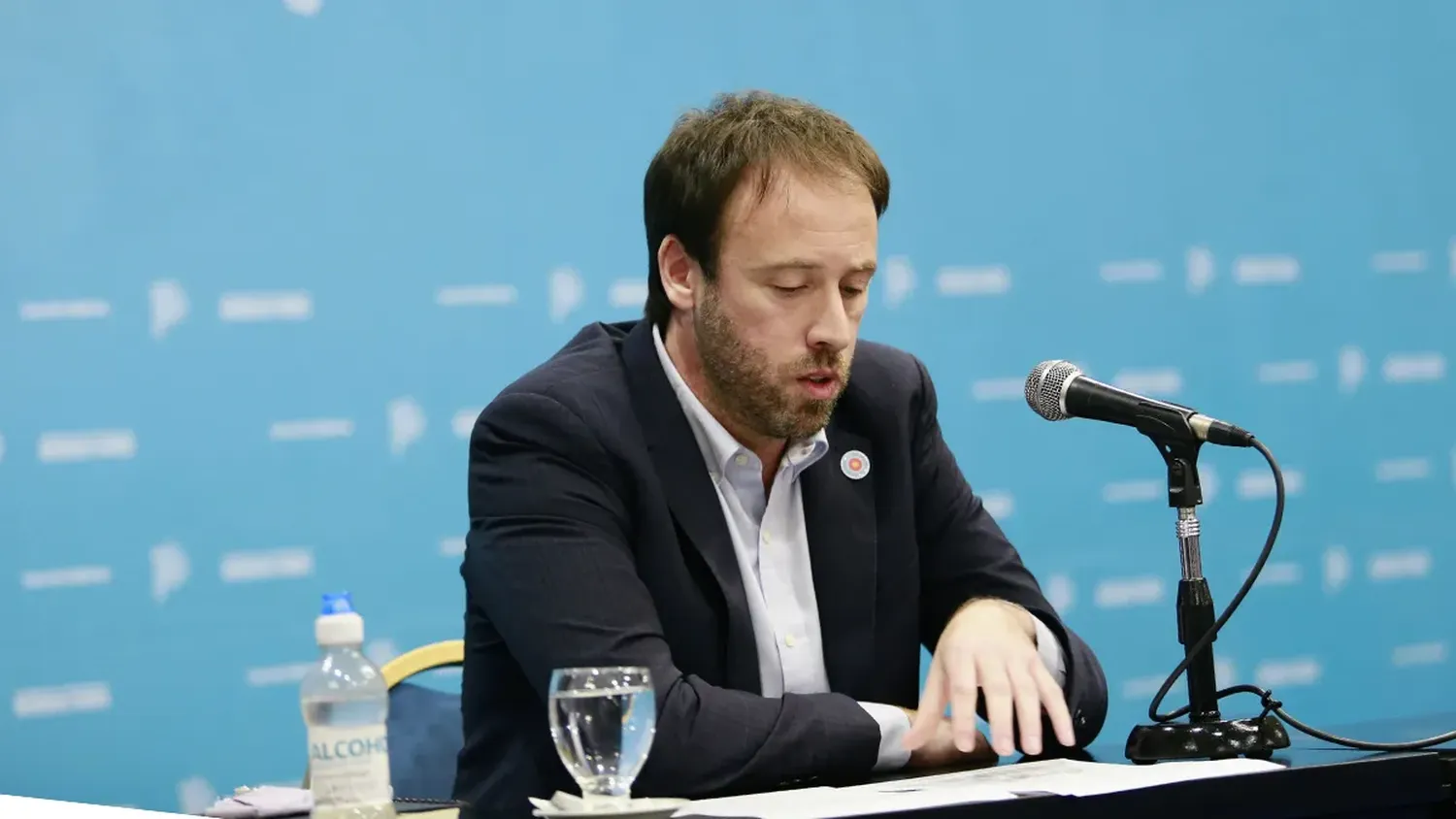 Pablo López participó de la conferencia de prensa en la Gobernación.