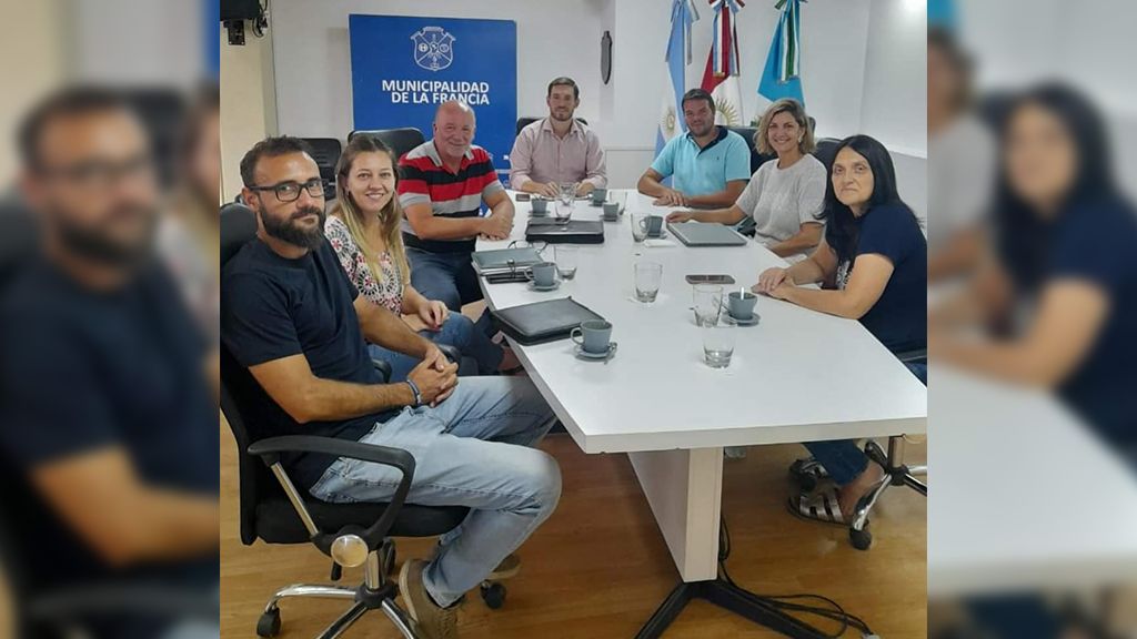 En La Francia, los equipos de la provincia y municipales estuvieron analizando los posibles terrenos para su instalación.