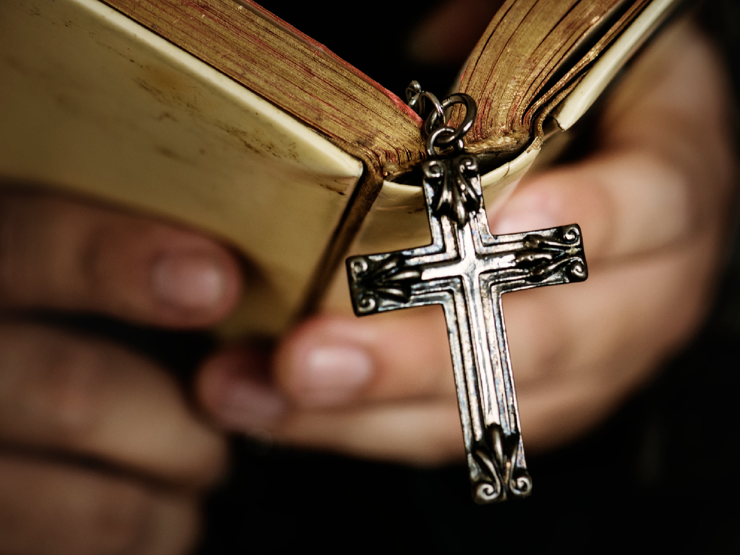 Crecen los argentinos "sin religión" o que se relacionan con Dios "por su cuenta"
