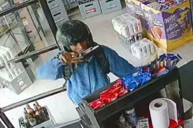Un ladrón solitario asaltó una distribuidora frente al Fonavi