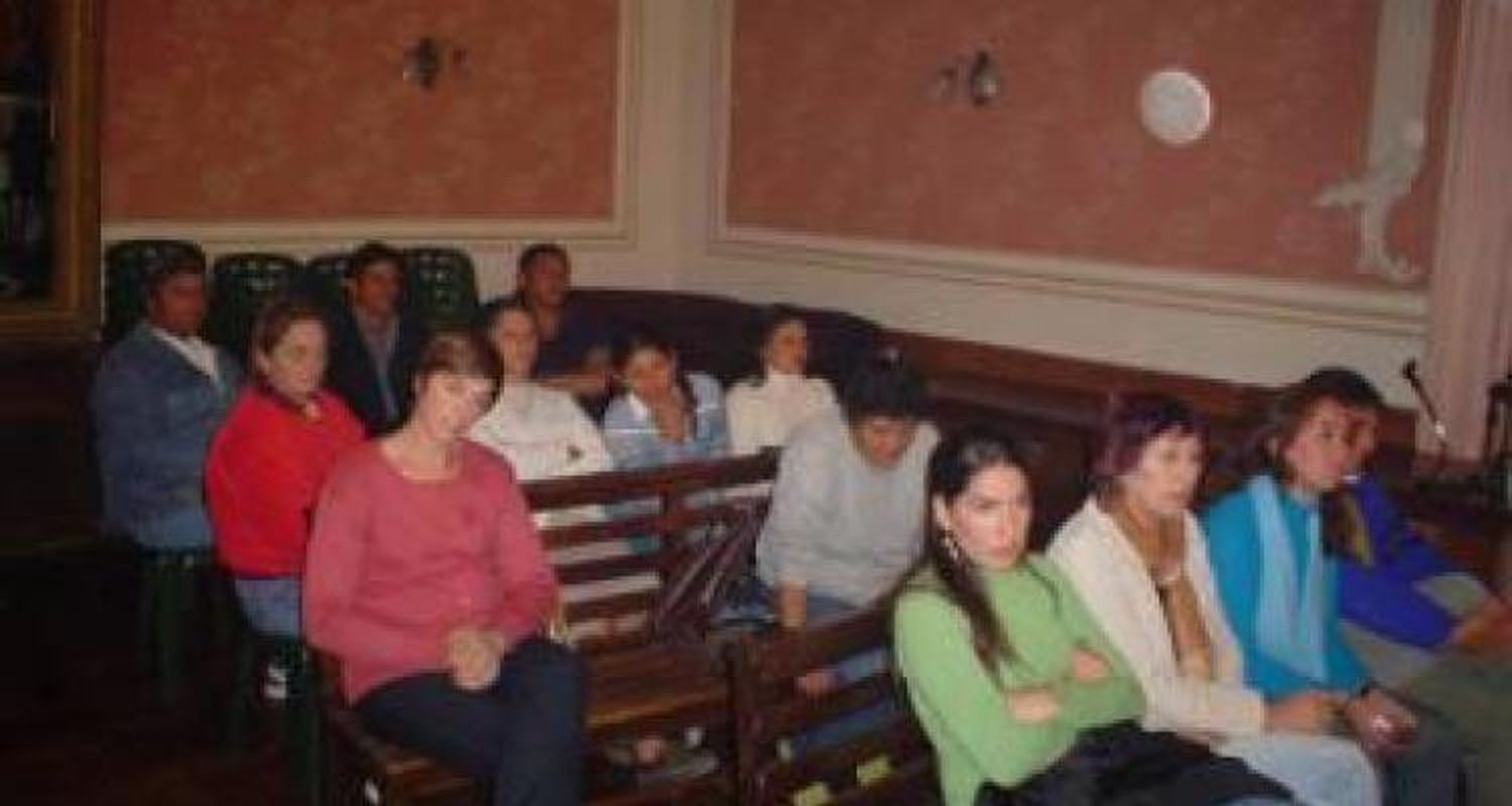 Un grupo de vecinos pide menos viviendas y más plazas