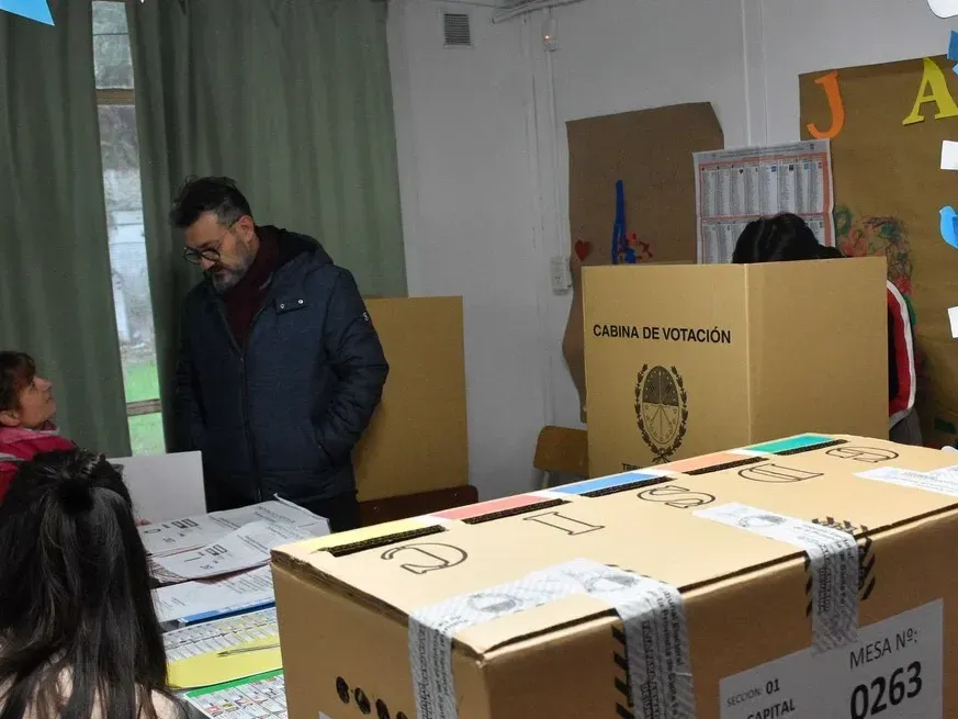 Unos 8 mil ciudadanos confirmaron su participación como autoridades de mesa. Foto: Flavio Raina