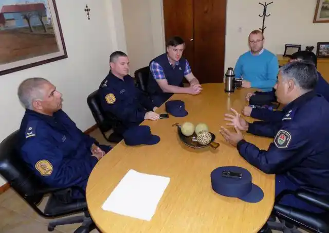 Larroque: Reunión entre municipio y Policía Departamental