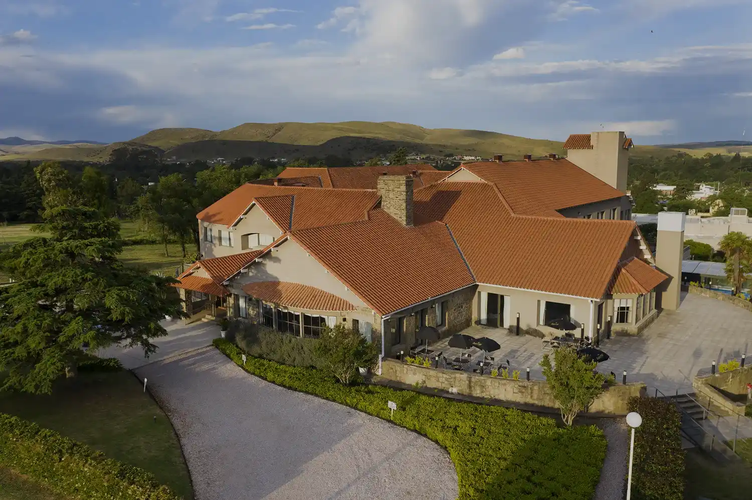 El Days Inn Sierra de la Ventana quedó oficialmente inaugurado y se convierte en el primer hotel con marca internacional en la comarca.