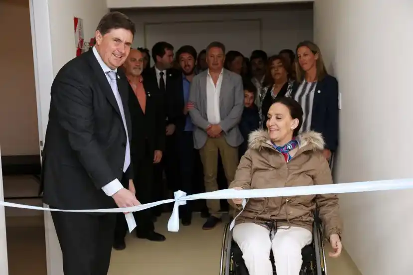 SAN CAYETANO: Junto a Michetti se inauguró un nuevo espacio en el hospital