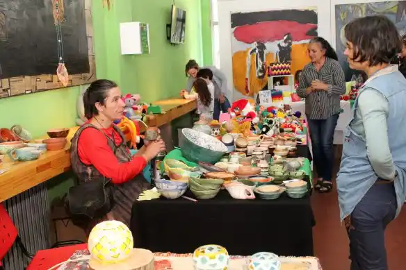 Cachivaches y productos naturales en el Centro Cultural de Necochea