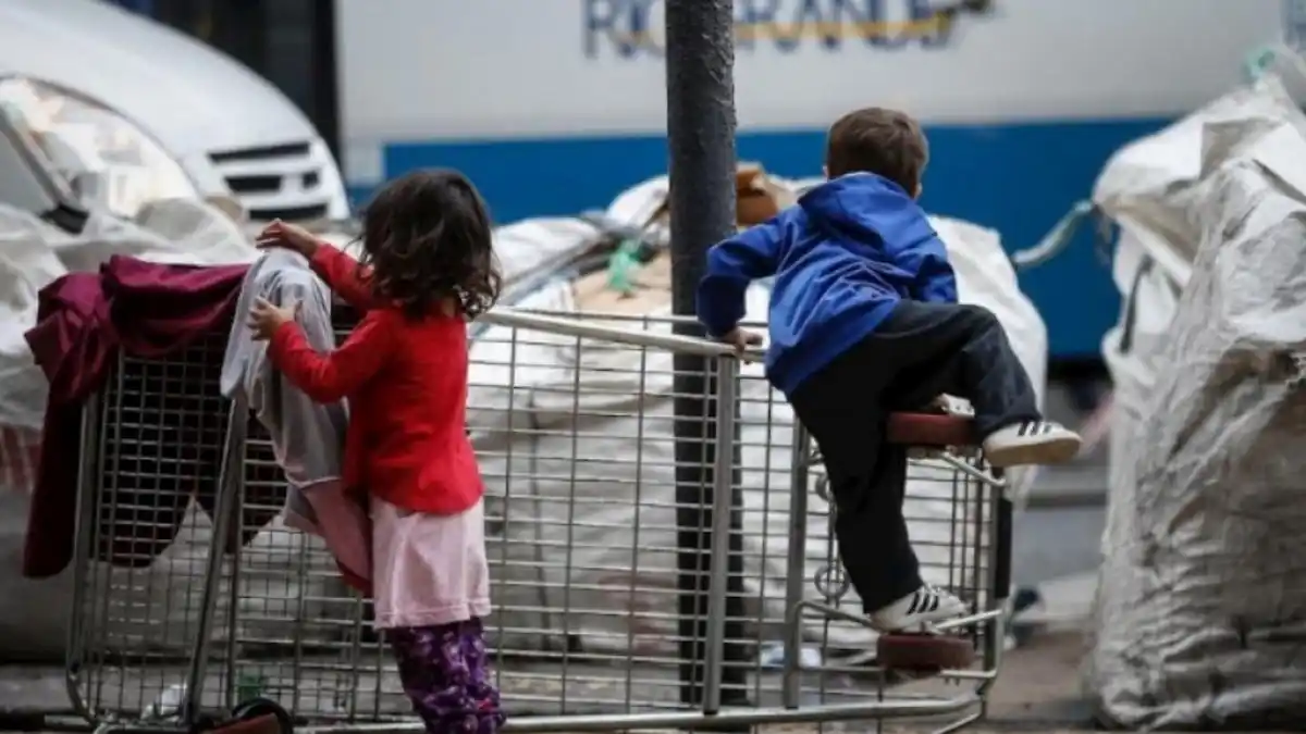 Según Unicef, la pobreza infantil cayó al 42,3% en 2025, pero advierten un posible rebote en 2026