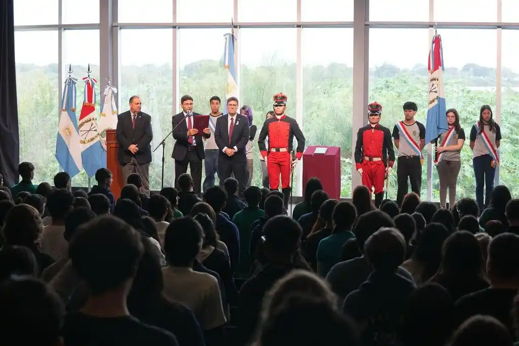 El gobernador participó del acto de promesa de lealtad a la Constitución Nacional