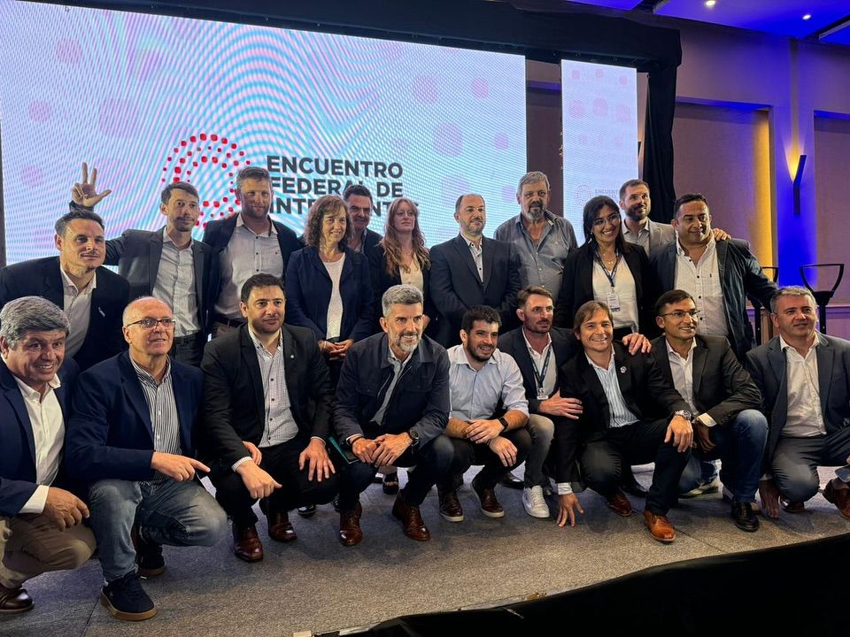 Intendentes radicales que participaron del Foro en Córdoba.