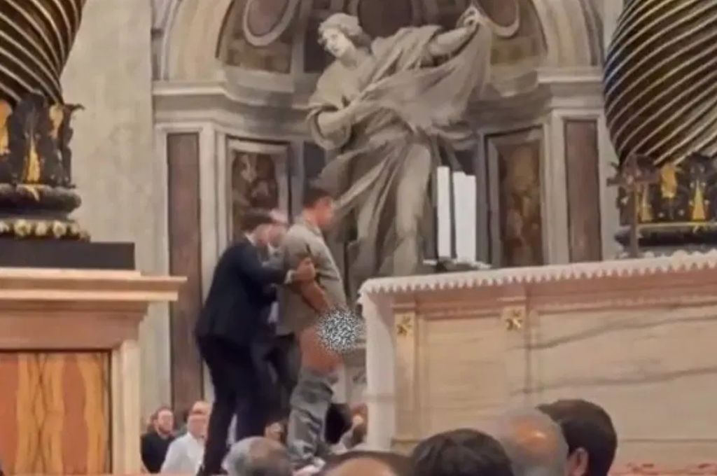 Detiene a un hombre en el Vaticano