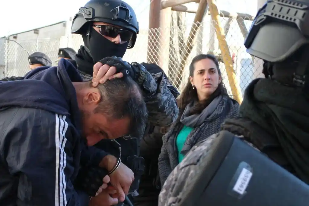 Traslado a la cárcel de Piñero de Damián Reinfestuel, señalado como autor del crimen de Ivana Garcilazo