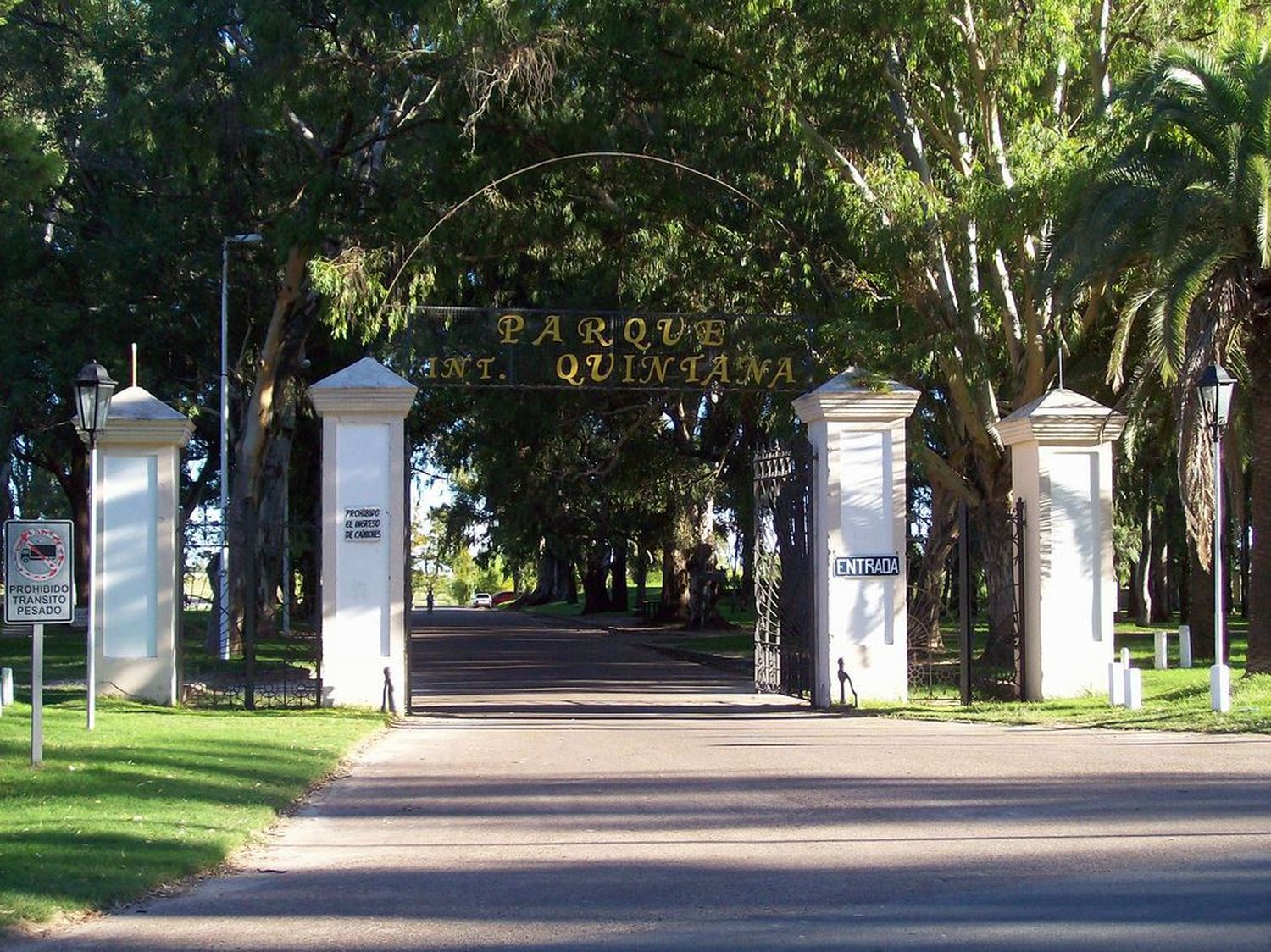 Pelea en el anfiteatro del parque y robo