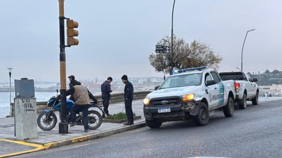 Rozó una moto, perdió el control y terminó hospitalizado