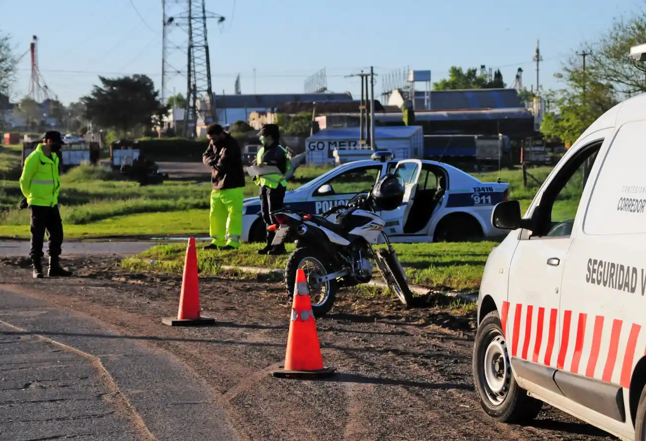 Una motociclista sufrió heridas leves al caer de su moto