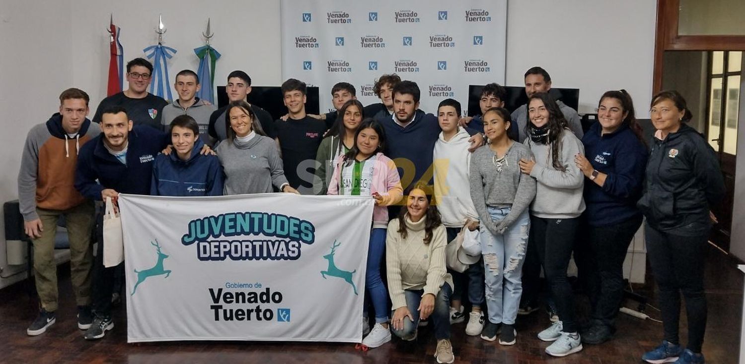 Apoyo del intendente a jugadores del programa municipal “Juventudes Deportivas”