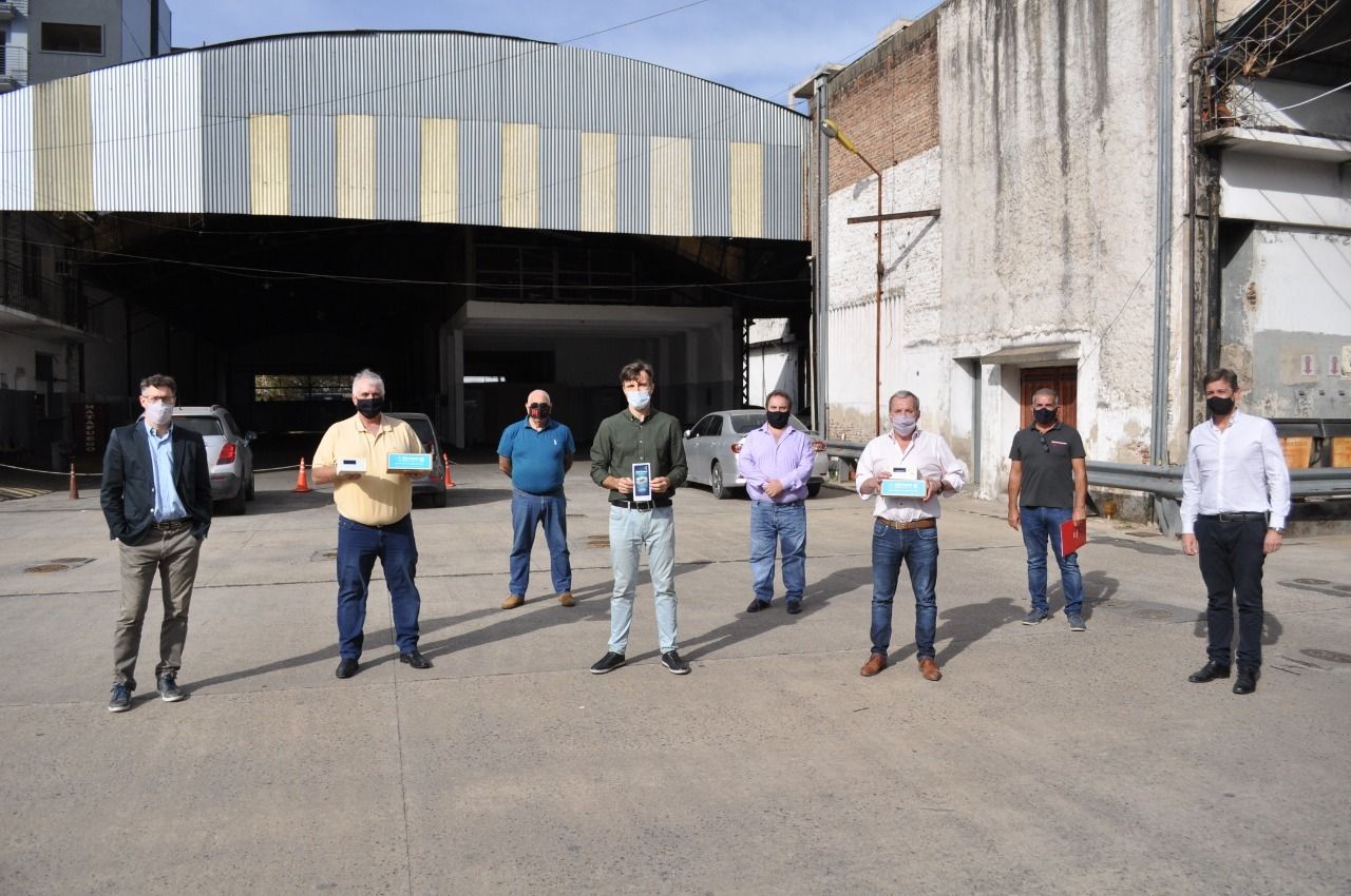 Morón: Municipio entregó medidores de dióxido de carbono a empresas de transporte estatales