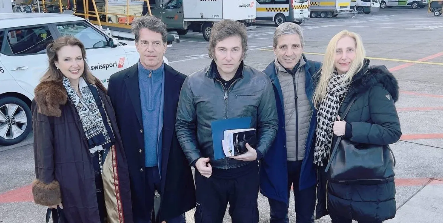 El presidente Javier Milei aterrizó en Zurich junto a la comitiva.