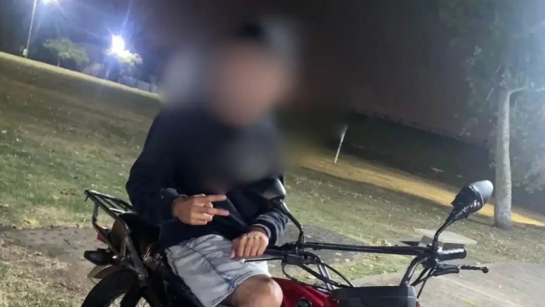 Quién era el joven de 17 años que perdió la vida tras caer de su moto