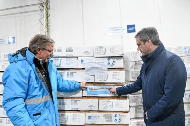 La Aduana y la Secretaría de Agricultura entregarán a Cáritas 430 toneladas de carne decomisadas en un operativo