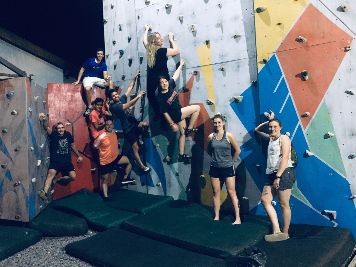 La escuela de escalada de El Muro cumple un año y lo festeja con un festival