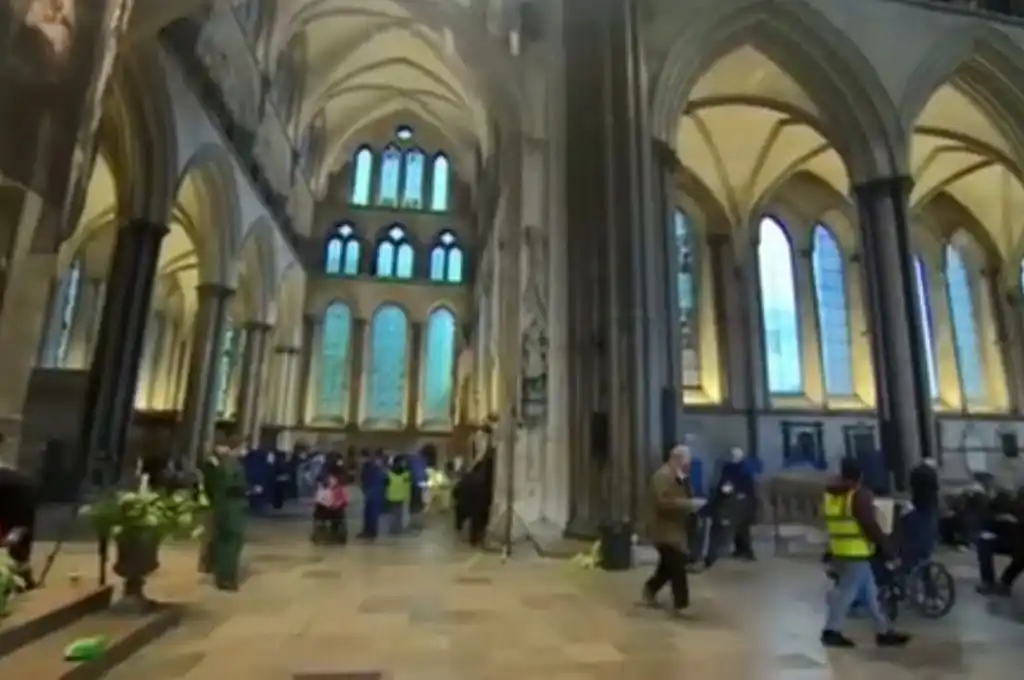 Inglaterra convierte las catedrales en centros de vacunación. VIDEO