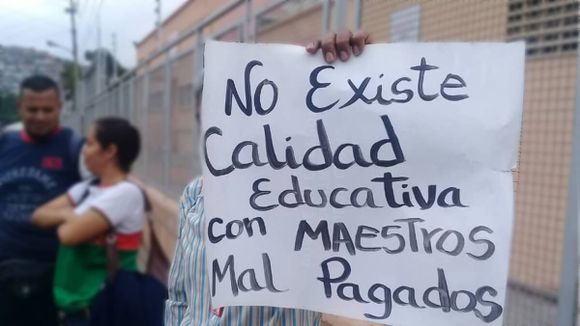 MAESTROS con sueldos miserables: CENDAS- FVM denuncia la situación precaria de los docentes