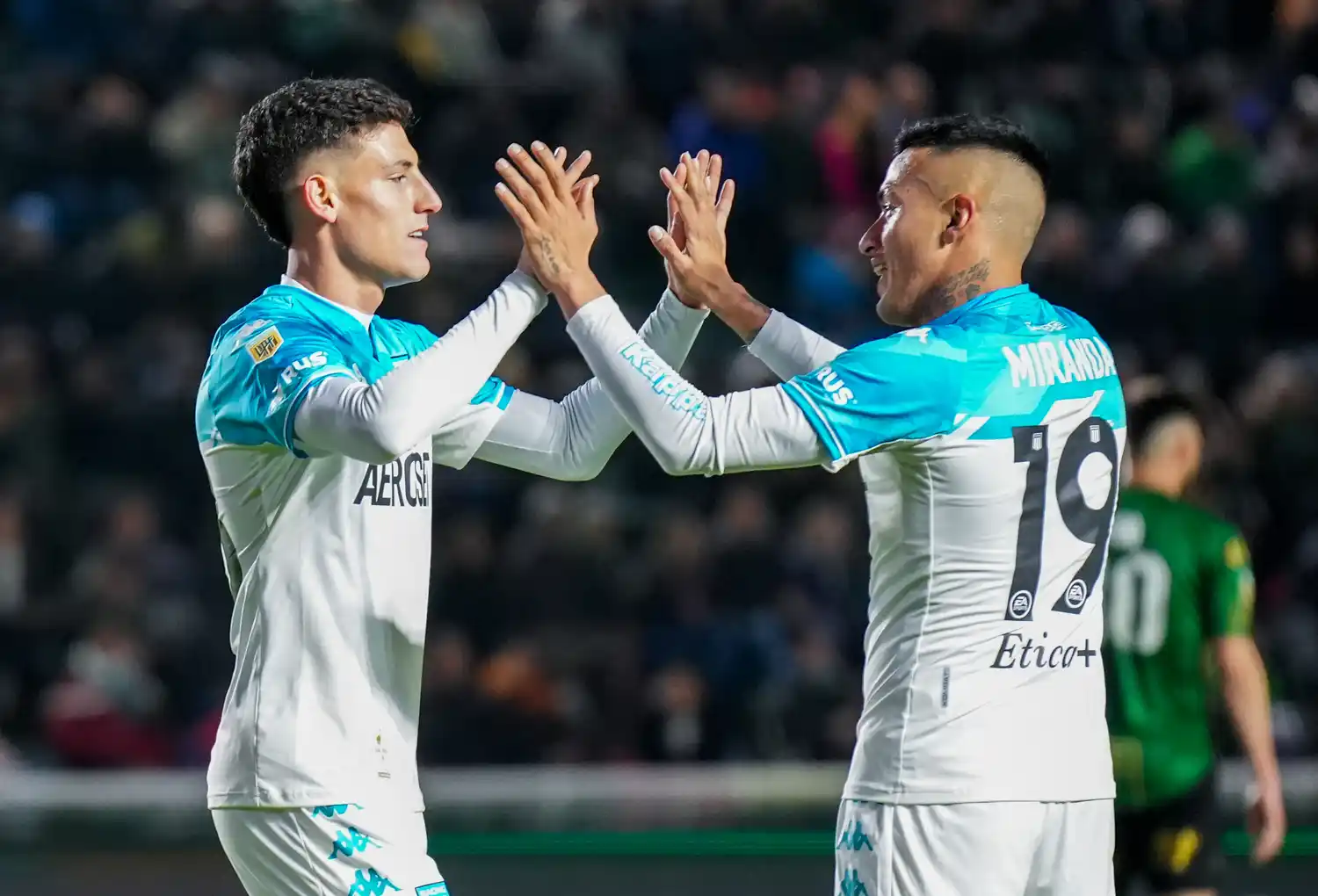 Chancalay festeja la apertura del marcador con Miranda.