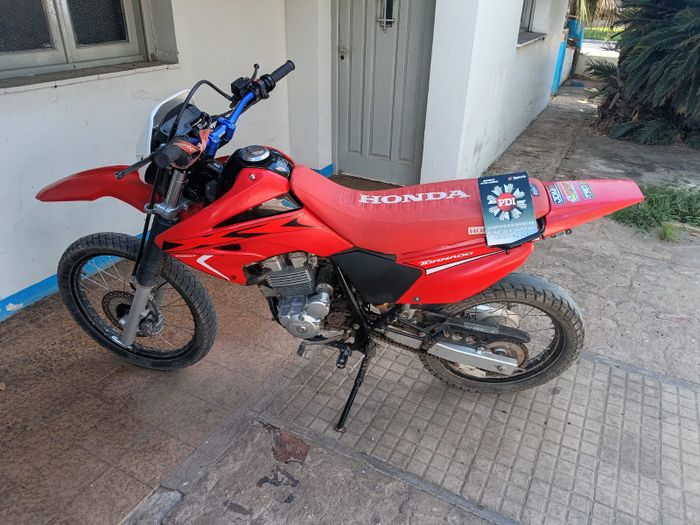 LOCALIDAD DE CASAS: PDI RECUPERÓ UNA MOTOCICLETA SUSTRAIDA - 3