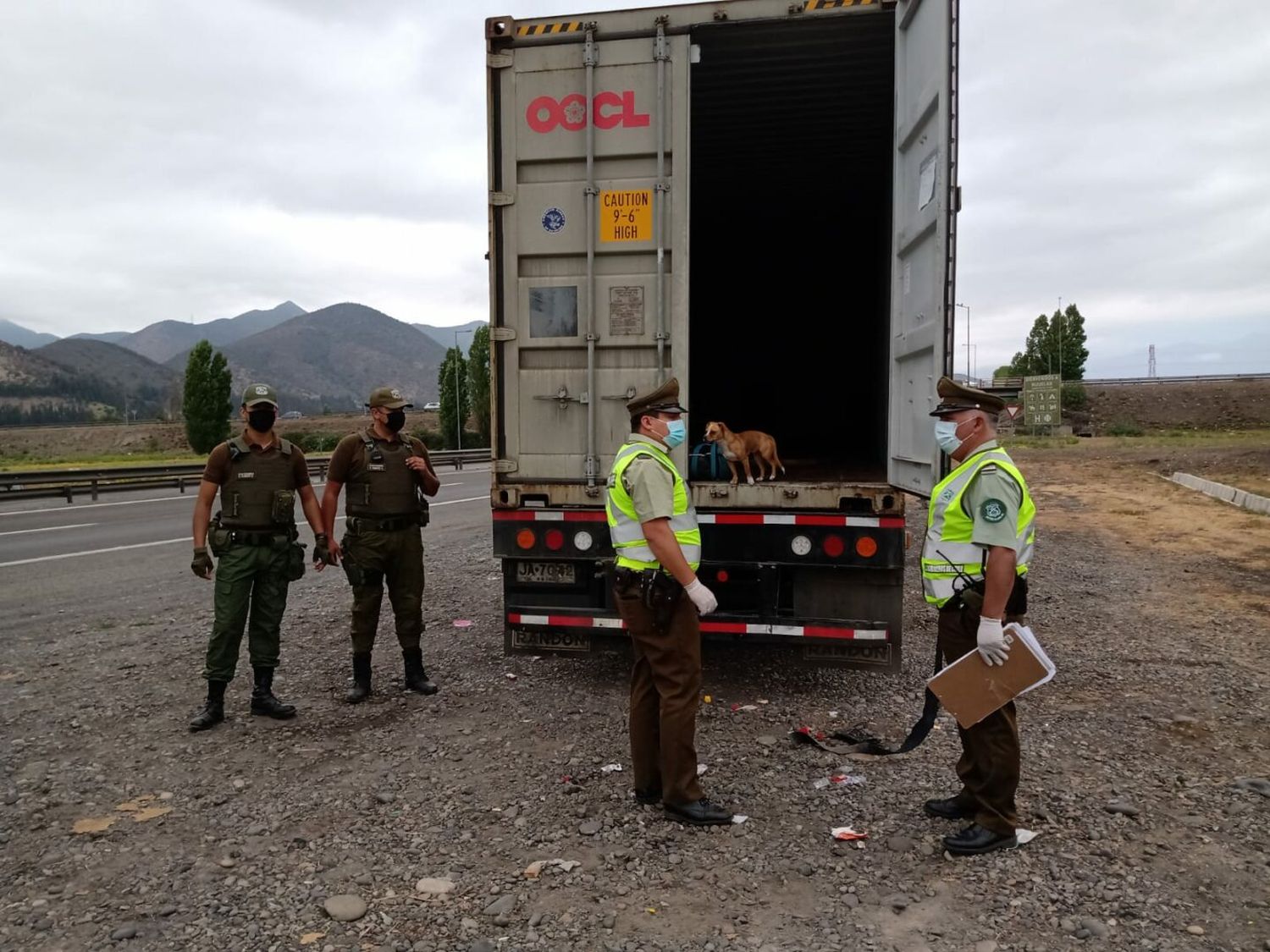 ¡HASTA MENORES DE EDAD! Traficante de migrantes llevaba a 10 venezolanos en un contenedor  en Chile