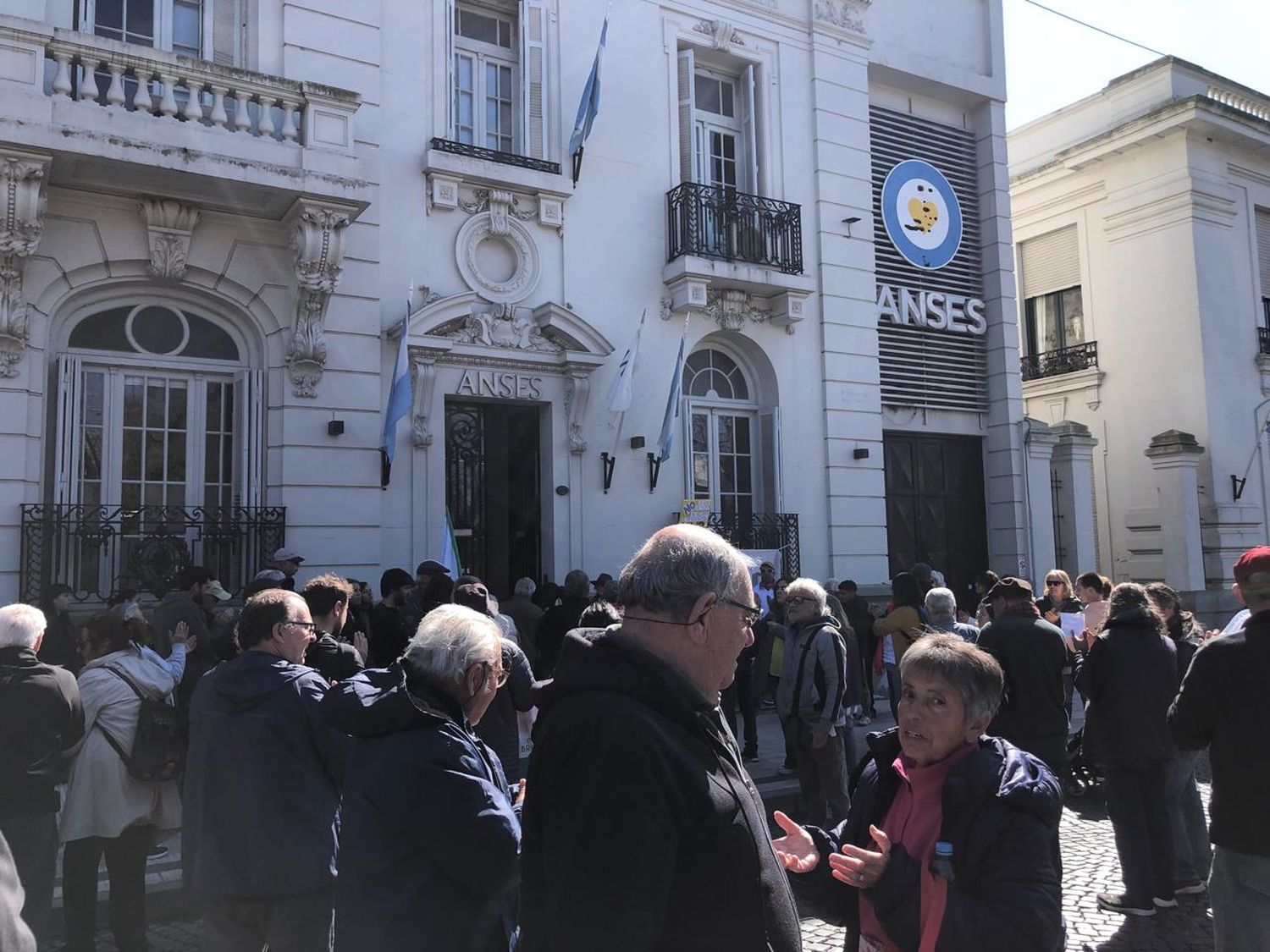 Incremento del 2,21% en jubilaciones y pensiones en marzo, con el bono de $70.000 intacto para la mínima