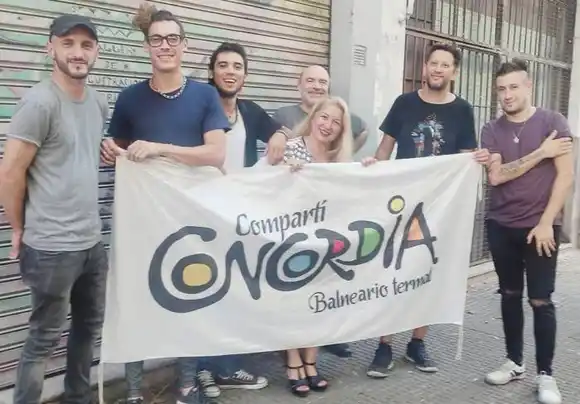 La banda concordiense �SInusitados⬝ firmó un importante contrato