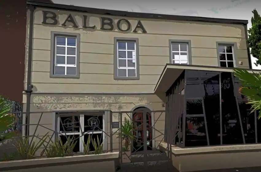 Una pareja de policías marplatenses, de festejo junto a su hija recién llegada de Estados Unidos