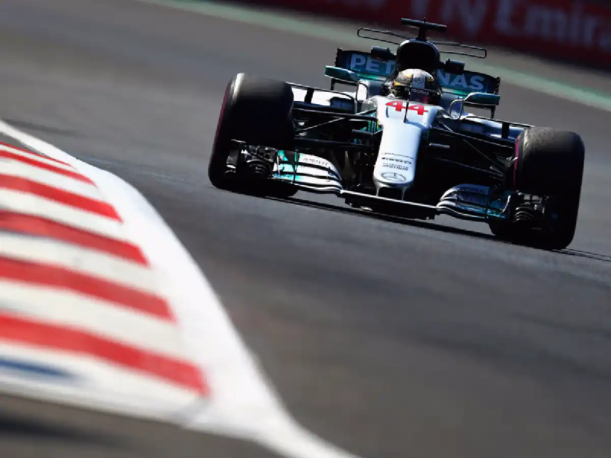 Hamilton va por la corona 