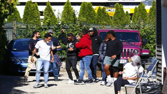 VENEZOLANA identifica a misteriosa mujer que llevó a migrantes a Martha’s Vineyard
