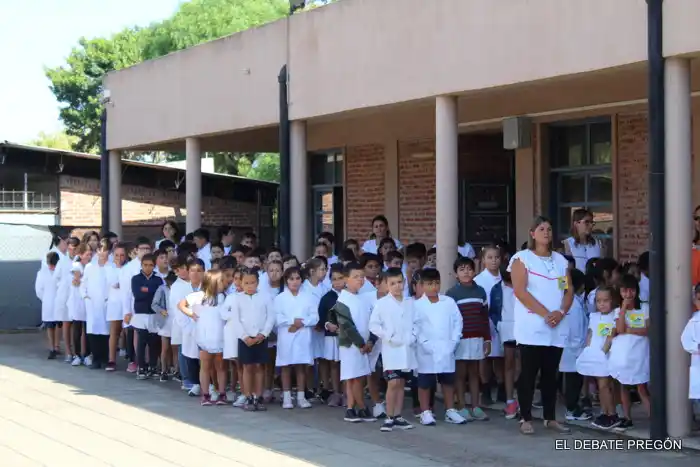En la provincia asisten a la escuela casi 324 mil alumnos
