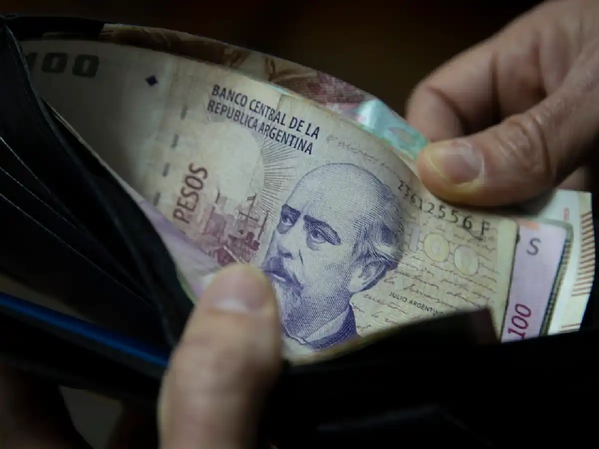 Salario Mínimo: acuerdan aumento del 21% en tres tramos