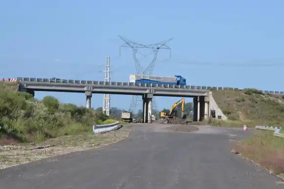 En accidente a metros del  puente del Cruce de vías  muere joven motociclista 