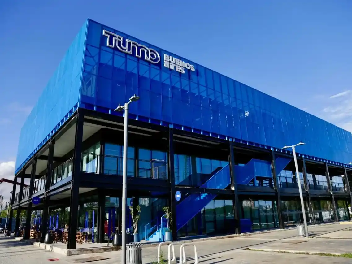 El centro TUMO de Núñez tiene capacidad para 5 mil y cuenta con un equipo integrado por 38 líderes de talleres prácticos y 44 orientadores de autoaprendizaje.
