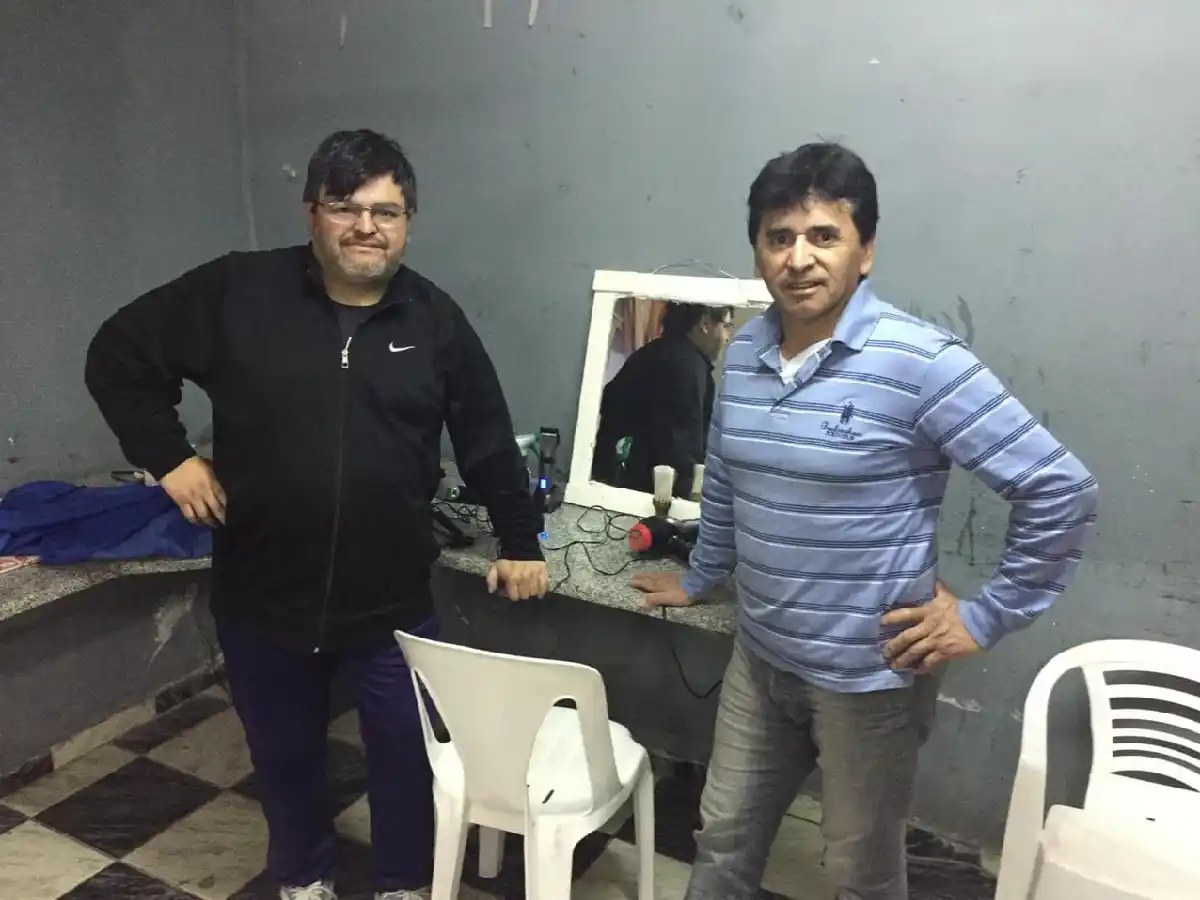 Por el contexto económico, abrieron una peluquería popular en La Milka
