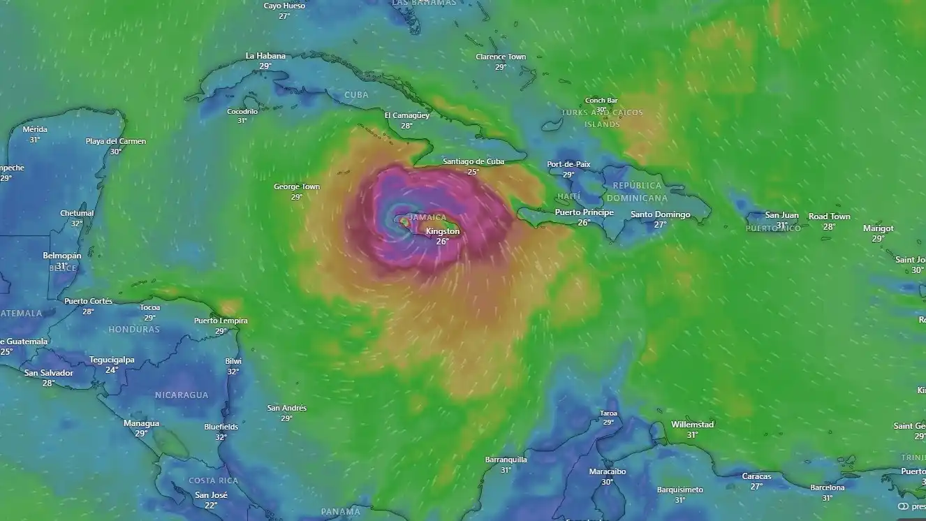 Tiene la segunda velocidad de viento más alta registrada para un huracán del Atlántico, con 297 km/h.