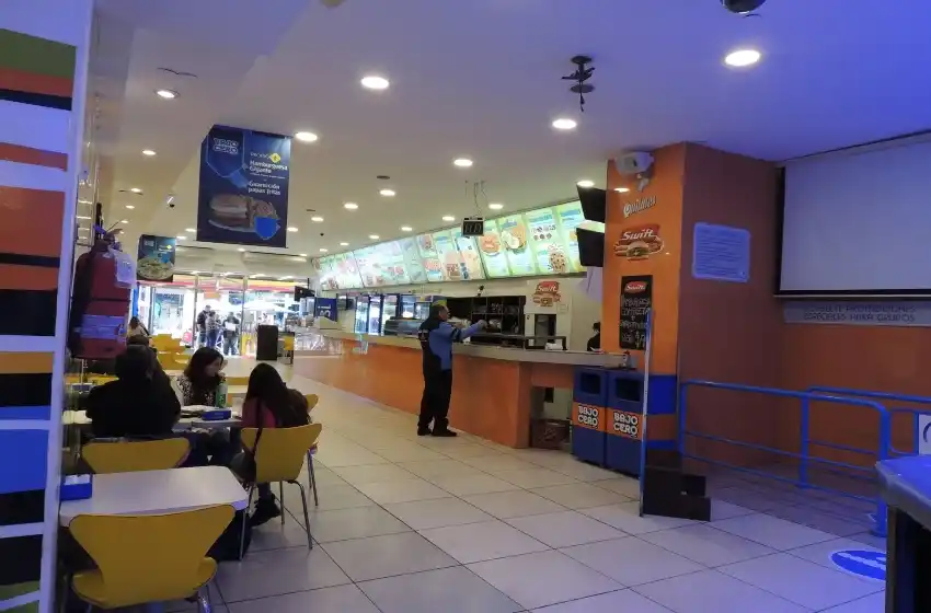 Video: carteristas en plena peatonal San Martín