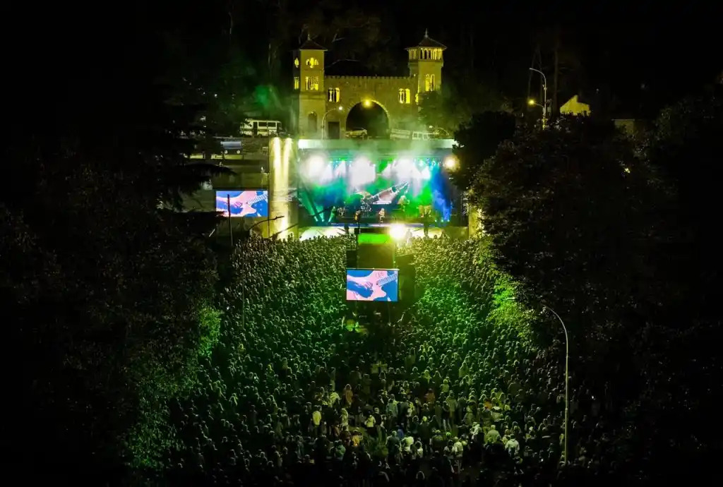 Terminó el primer día de AcercArte y "La Sole" cantó ante una multitud