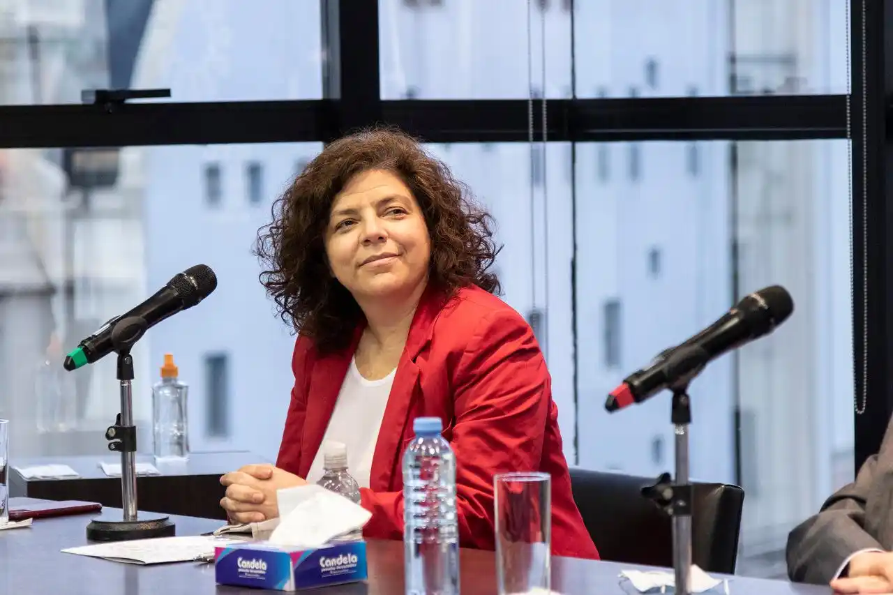 Instan a aplicar “medidas transitorias” para reducir la circulación en zonas con brotes de coronavirus