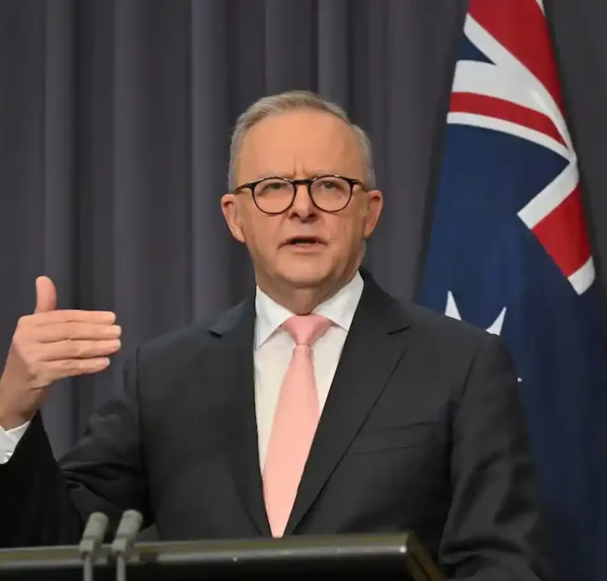 El primer ministro australiano, Anthony Albanese, habla en una conferencia de prensa en Sídney, Australia. Foto: Reuters