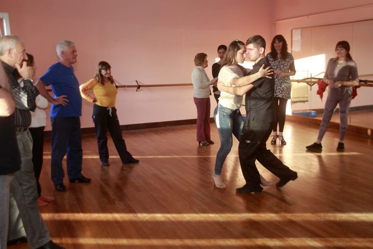 Encontrar refugio en un abrazo de tango