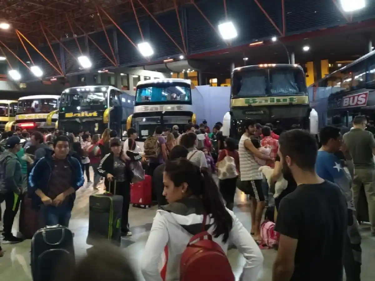 Intenso movimiento en la terminal de Córdoba por Semana Santa