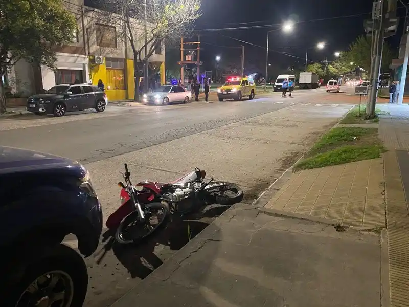 Un joven debió ser hospitalizado tras protagonizar un siniestro vial.